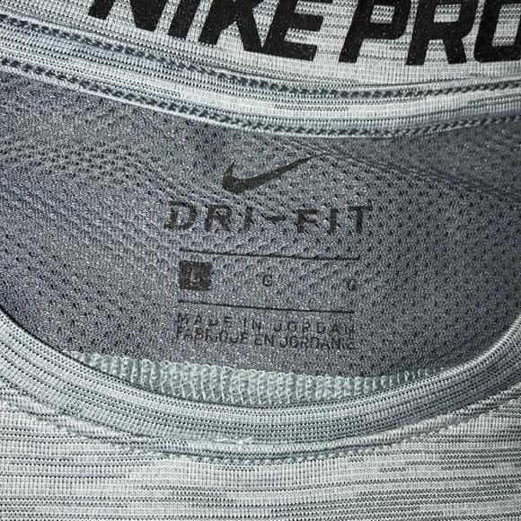 Gray Nike pro T-shirt - Picture 4 of 4